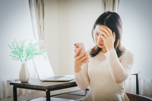 副業がバレたらクビになる？解雇・懲戒処分の基準やトラブル回避のポイントを解説