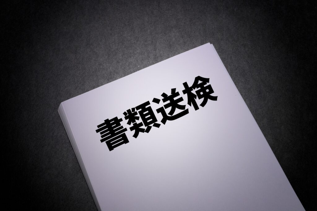 書類送検されるとどうなる?その後の流れや前科がつくのか、弁護士の役割を解説