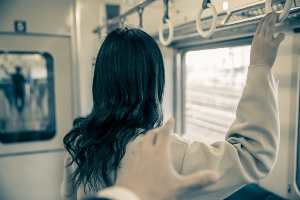 痴漢で逮捕された時の拘束期間は？拘束期間を短くする方法や冤罪に巻き込まれたときの対処法も徹底解説！